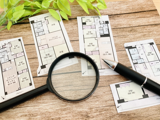 家の間取りと虫眼鏡